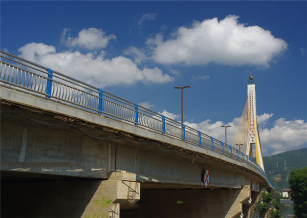 丽江304不锈钢桥梁护栏：安全、耐用与美观的完美结合